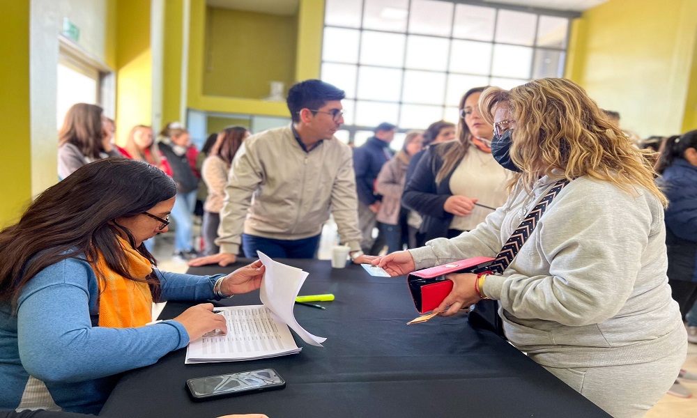 Realizan la entrega de la segunda cuota de la beca de fotocopias para estudiantes de San Martín.