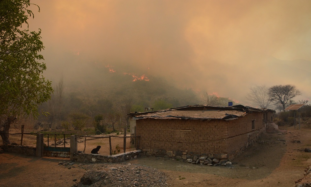 Lucha contra el fuego en Valle Fértil. Cómo podés colaborar.