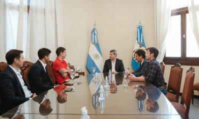 Sergio Uñac recibió a Carlos Nicolía, capitán de la Selección Argentina de Hockey.