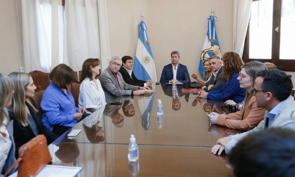 Presentaron al gobernador el anteproyecto de Ley de Administración Financiera y Control Interno.