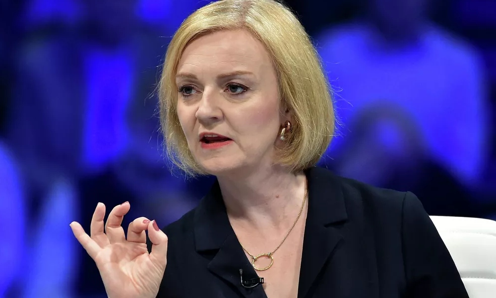 La primera ministra británica, Liz Truss, anuncia su dimisión.