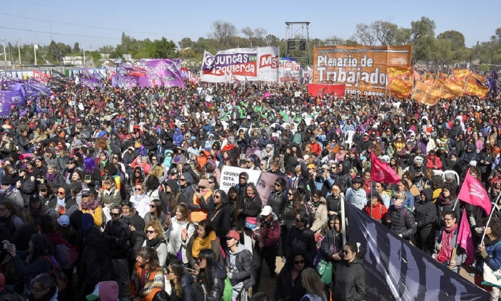 Más de 100 mil mujeres y disidencias en la marcha de cierre del 35 Encuentro Plurinacional.