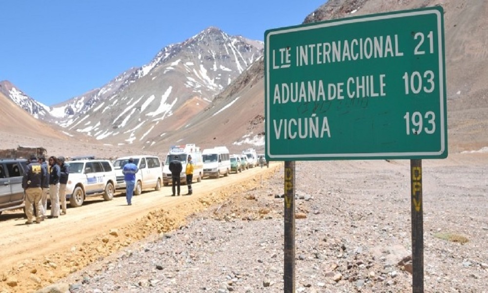 Eternas filas en el Paso de Agua Negra por sanjuaninos que se van a Chile.