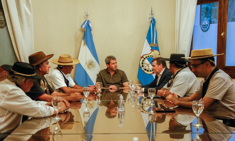 La Federación Gaucha y el gobierno firmaron un convenio.