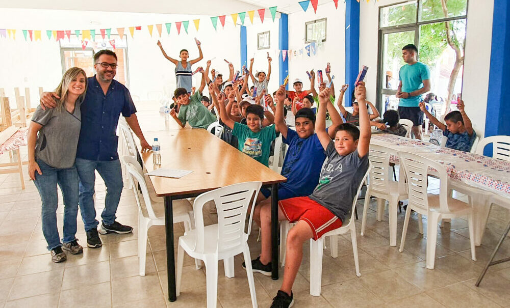 Los niños y niñas de Albardón participaron en un taller de prevención bucal.