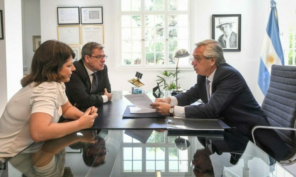 Alberto Fernández entregó a Diputados el pedido de juicio político a la Corte.