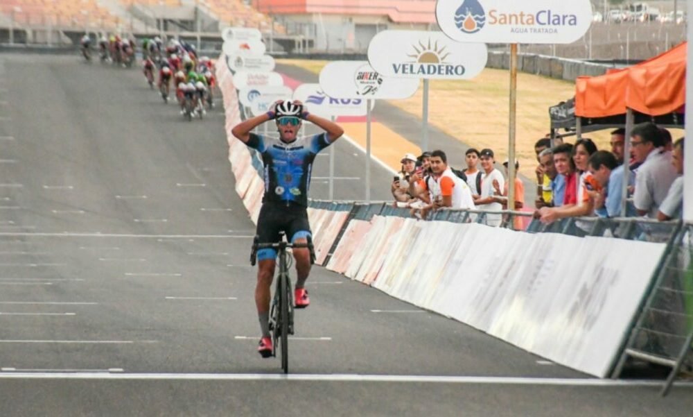 Emiliano Ibarra se quedó con la primera etapa del Giro del Sol.