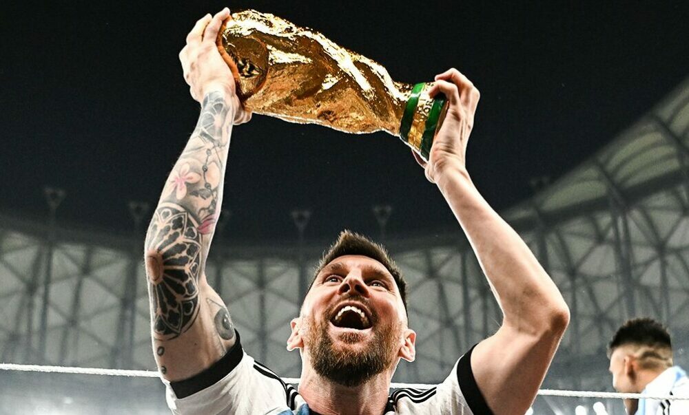 La foto más popular de la historia de Instagram tiene a Messi con una copa trucha.