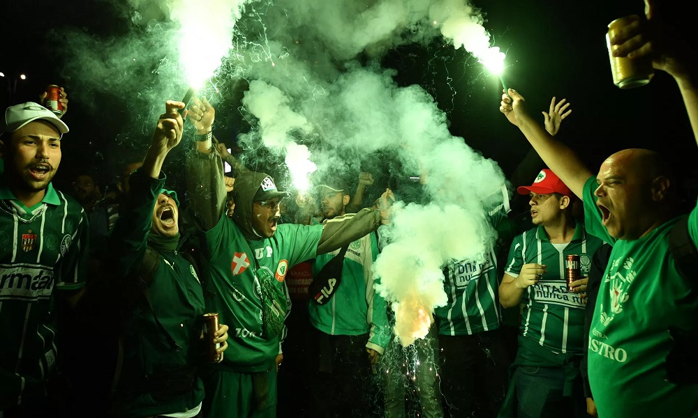 Las hinchadas de fútbol de Brasil se mostraron a favor de la democracia.