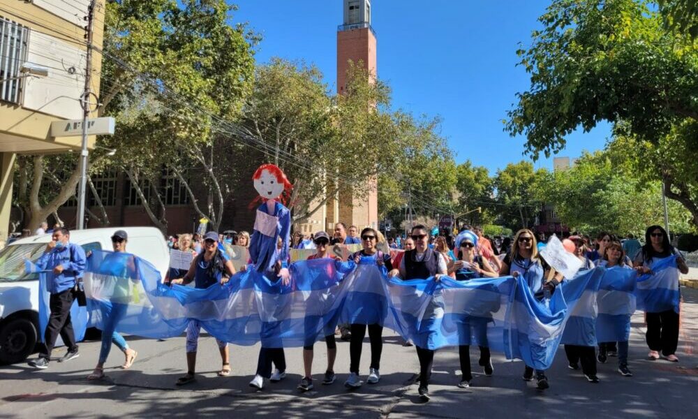 Los docentes autoconvocados anunciaron un paro para este miércoles.