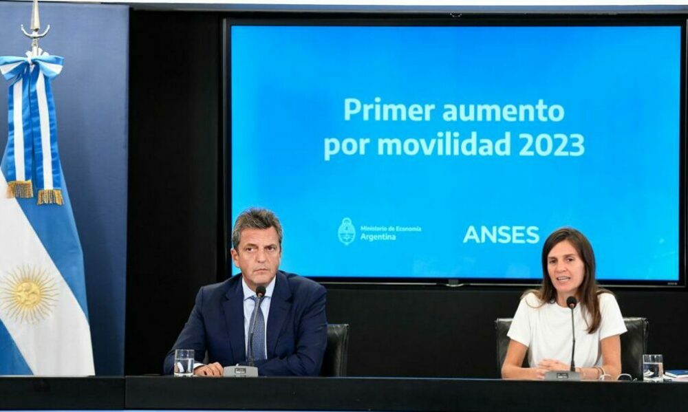 El Gobierno anunció un 17% de aumento en jubilaciones y bono de  mil por tres meses.