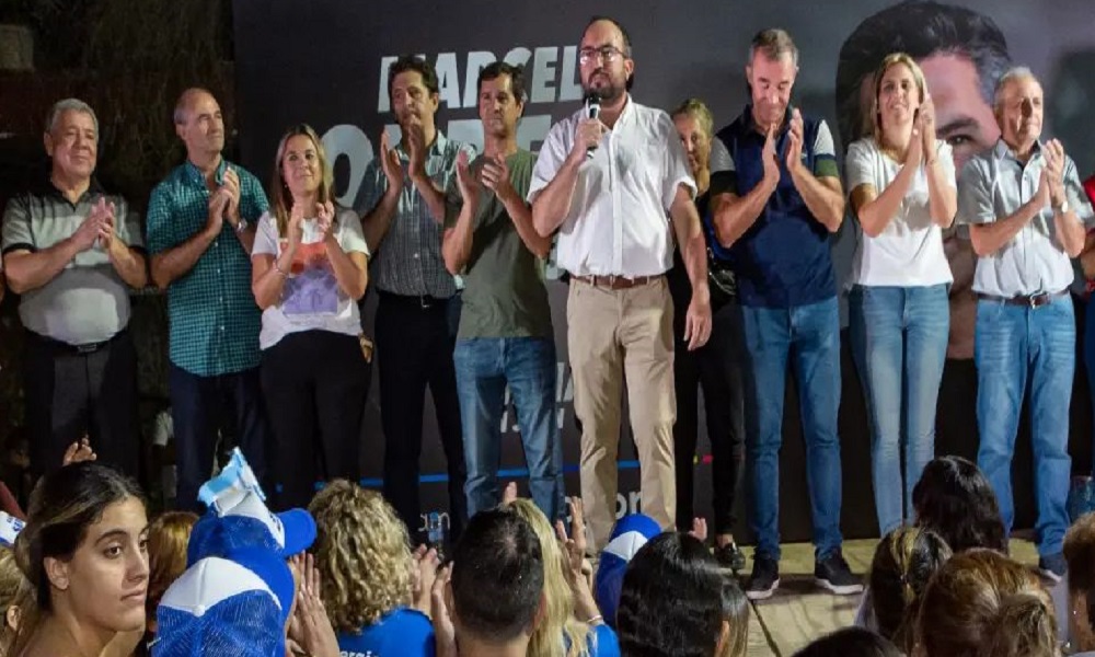 Fabián Martín, junto a los candidatos a la intendencia, en Rivadavia hicieron la primera reunión política del año.