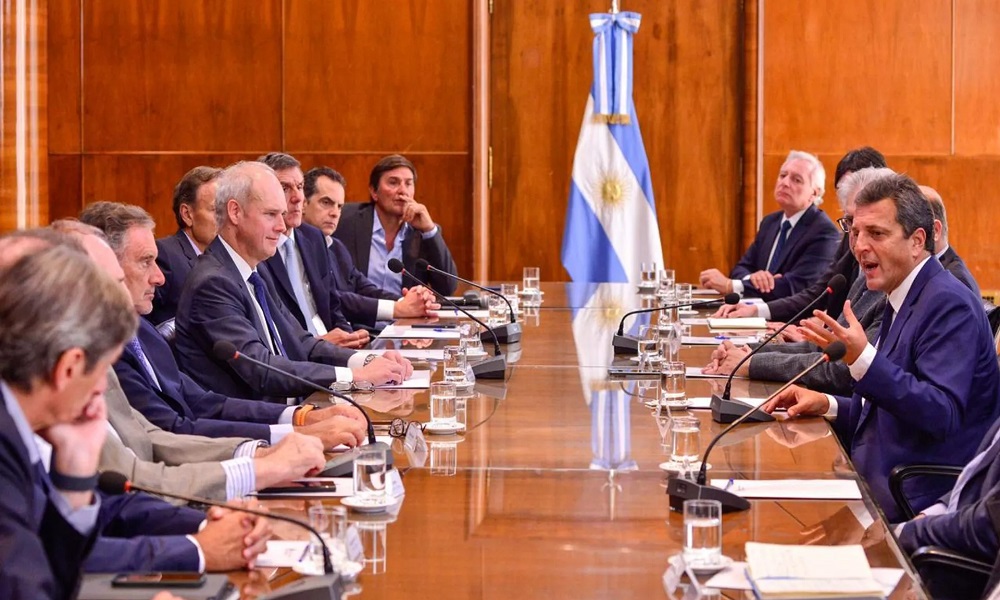 El Gobierno de Argentina propone a los bancos postergar los vencimientos de deuda hasta 2025.