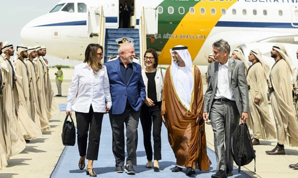 El presidente de Brasil visita Emiratos Árabes Unidos.