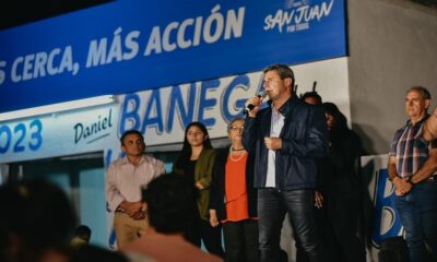 Uñac caminó por 9 de Julio y destacó las 300 nuevas viviendas para los vecinos.