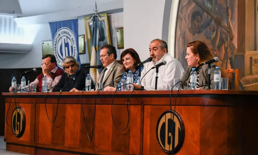 La CGT brindó su apoyo al Gobierno: “No vamos a permitir que los especuladores bombardeen todos los días”.