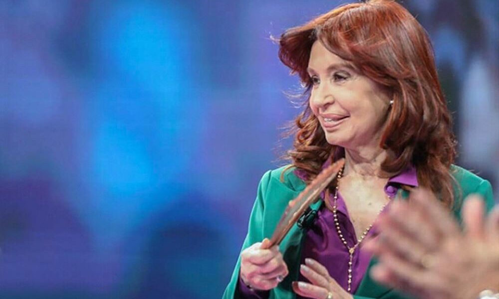 Cristina Kirchner: “Espero que los hijos de la generación diezmada tomen la posta”.