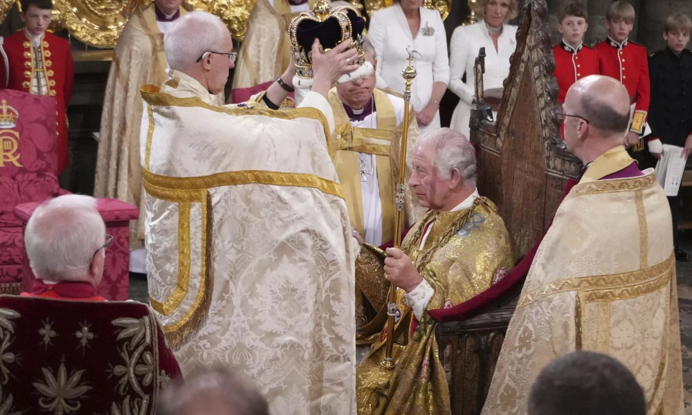 Carlos III es coronado rey del Reino Unido e impulsa el ya creciente sentimiento antimonárquico.