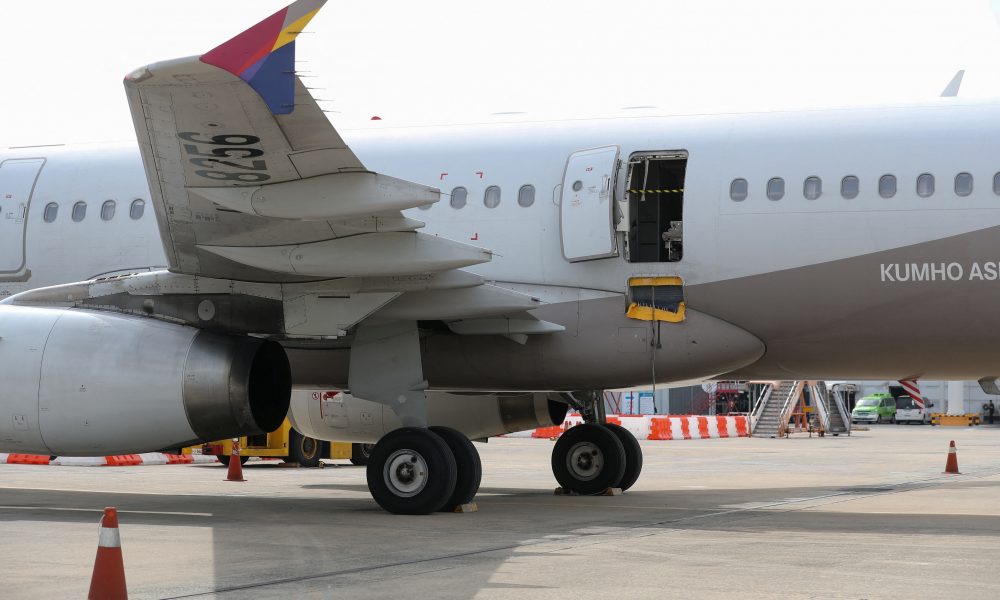 Pánico en el aire: Un pasajero abrió la puerta de un avión en pleno vuelo.