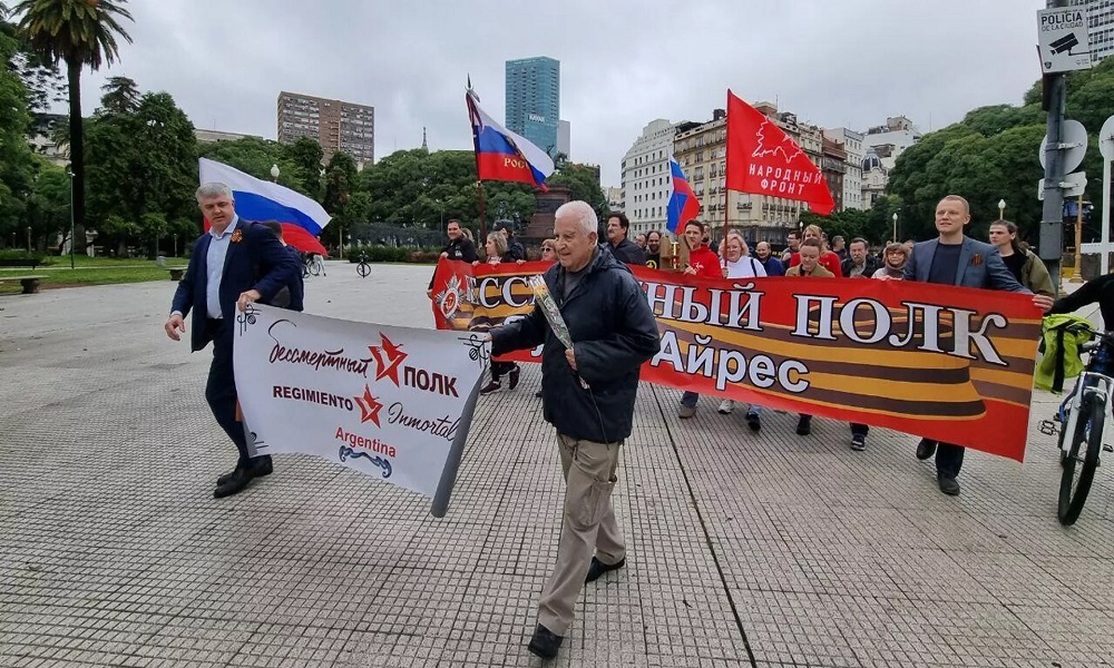 Día de la Victoria: rusos y argentinos marchan a 78 años de la derrota sobre el nazismo.