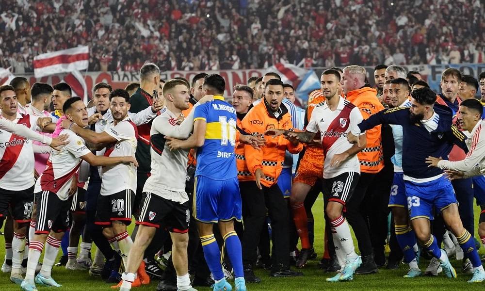 River y Boca: festejo desmedido, reproche, gresca y expulsados.