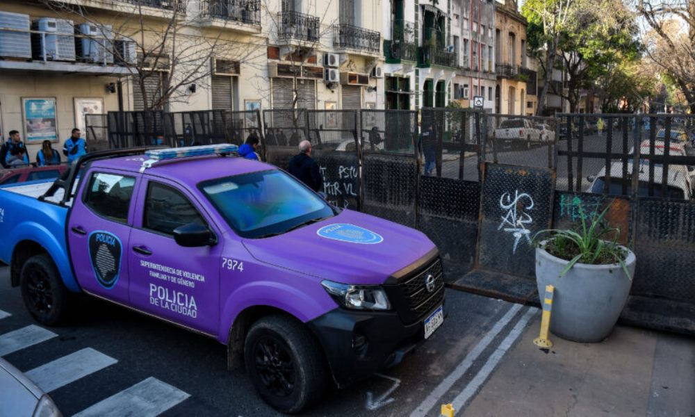 La Policia de la CABA desalojó a mujeres de una residencia para víctimas de violencia.