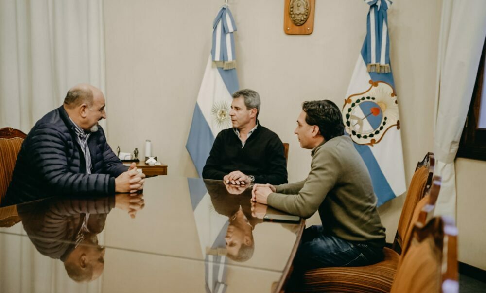 Uñac recibió a integrantes de la nueva comisión directiva de la Federación Económica.