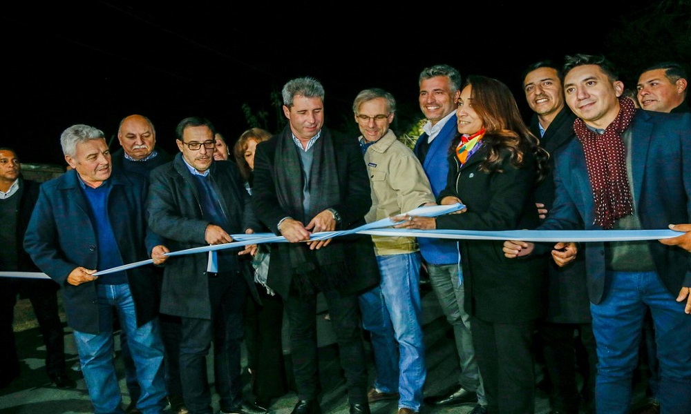 Se inauguraron obras de pavimento, iluminación y red cloacal en Caucete.