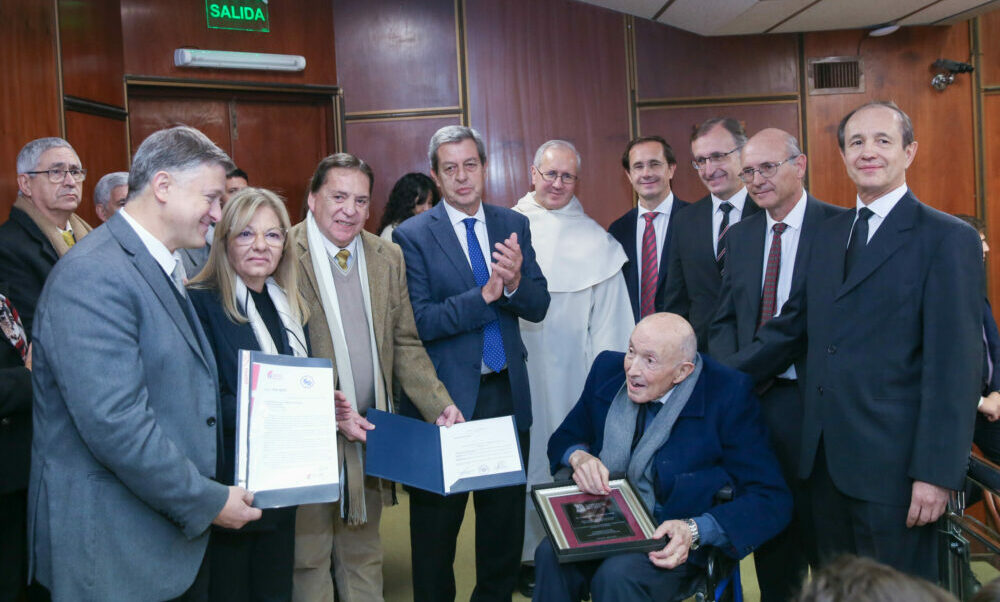 En emotiva Sesión Especial fueron distinguidos Ciudadanos Ilustres y Personalidades Destacadas.