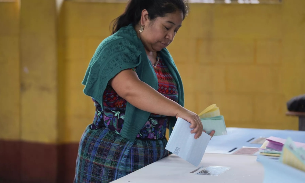 Elecciones en Guatemala: cerraron los centros de votación y se inicia el escrutinio.