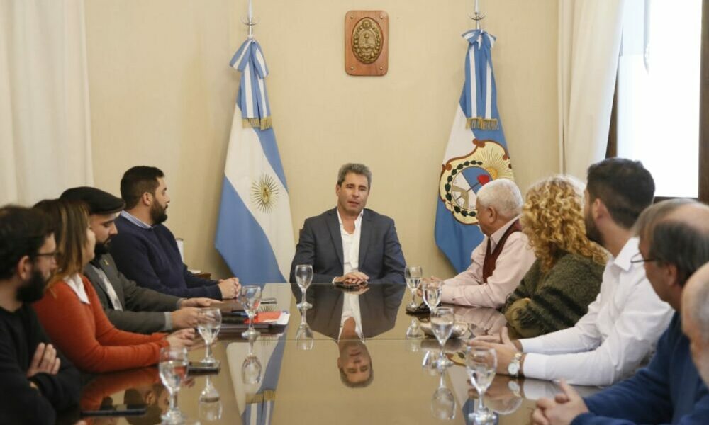 Sergio Uñac recibió la visita de representantes de diversos sectores políticos de la provincia.