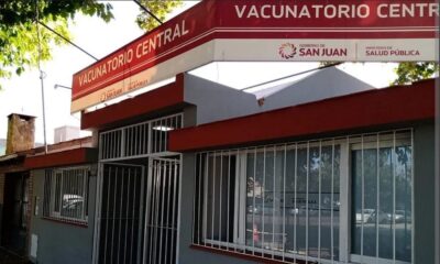 Comenzaron a vacunar contra la gripe casa por casa.