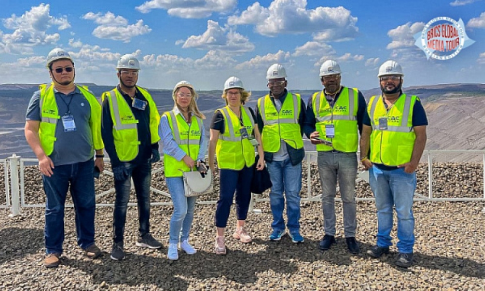 Participantes de la gira de medios de BRICS y países africanos visitan la mina de carbón Chernigovskiy en Kuzbass.