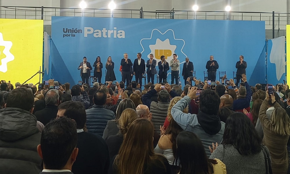 Massa y Uñac encabezaron un acto de campaña en el estadio de UPCN.