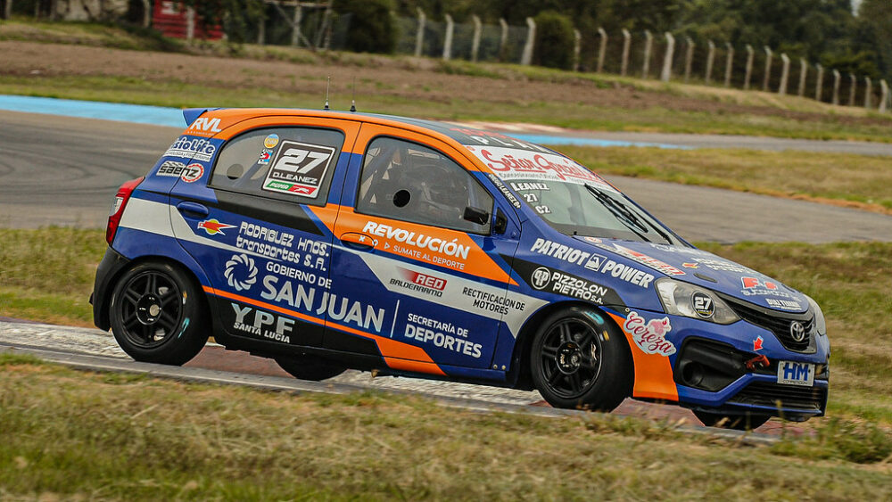 Cinco pilotos sanjuaninos se preparan para salir a pista.