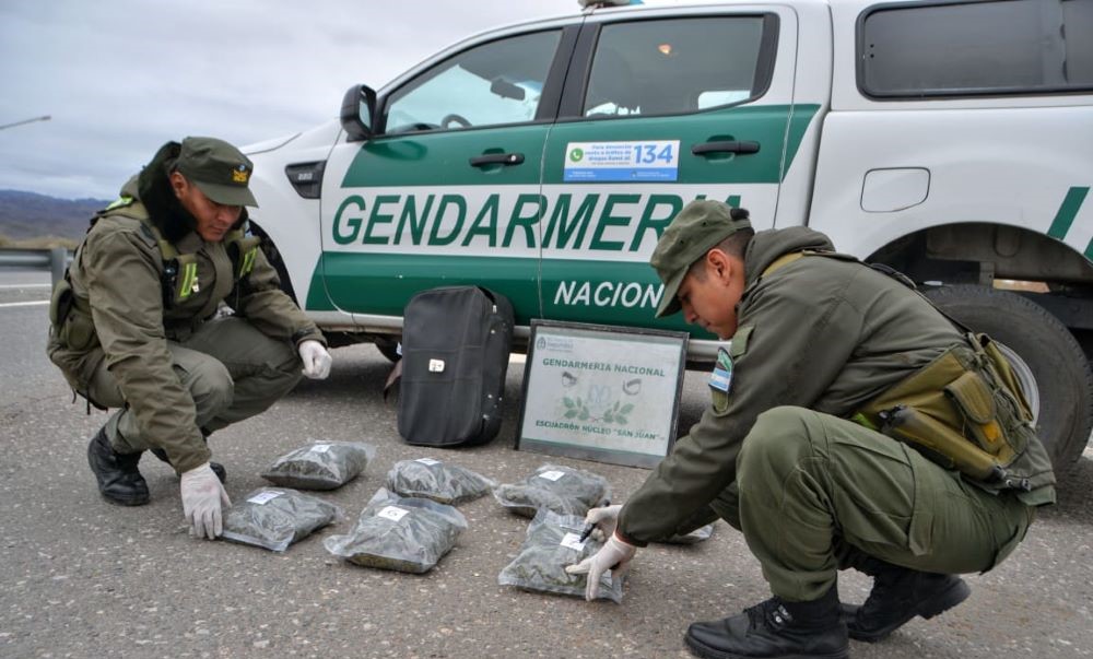 Secuestran estupefacientes como resultado de controles viales.