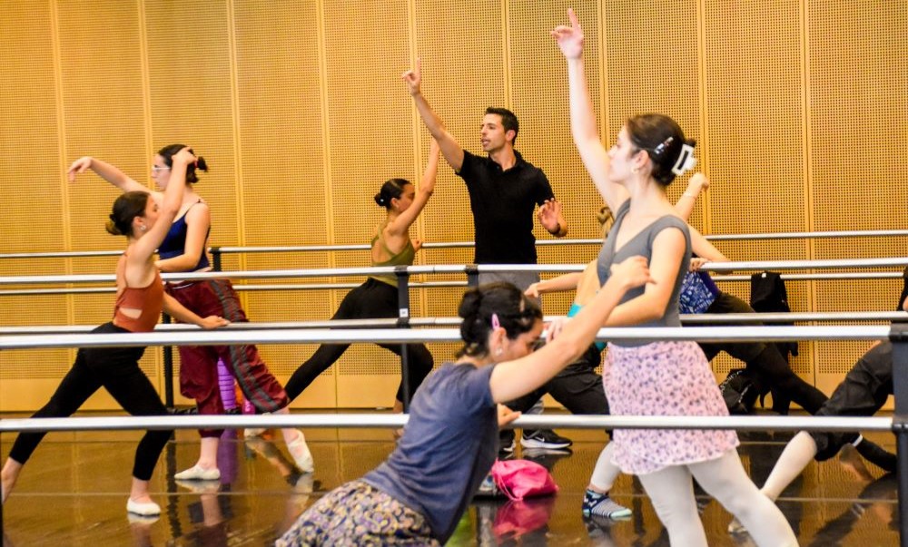 El reconocido maestro maestro Lucas Segovia brindó un seminario para bailarines.