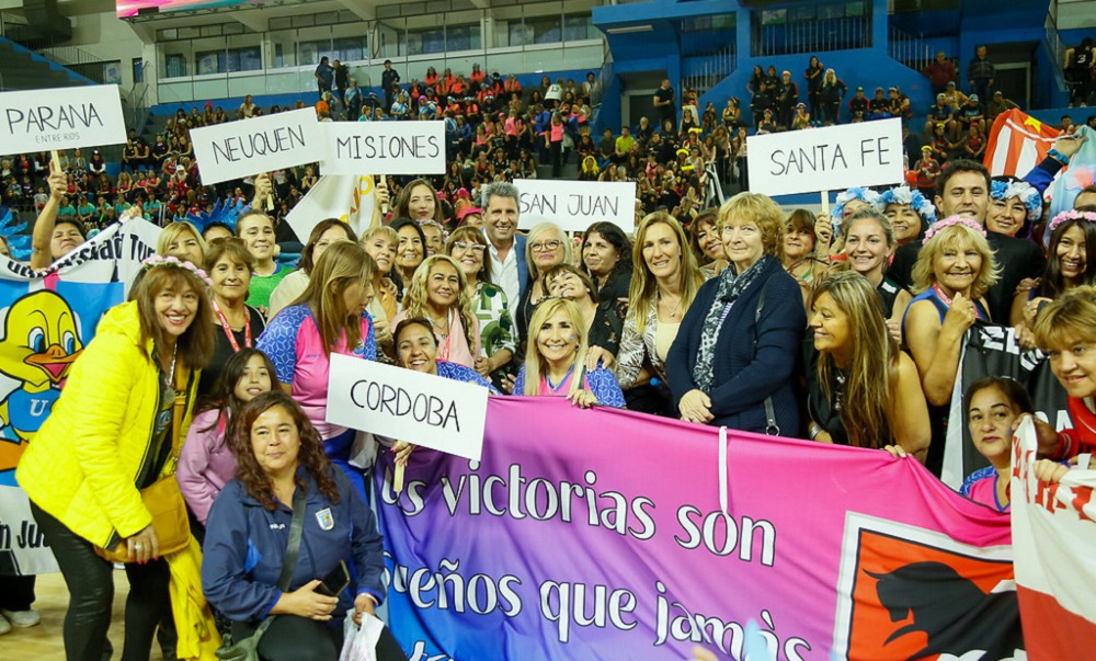 Con mucho color y alegría, comenzó el Trigésimo Tercer Campeonato de Mamis Hockey en San Juan.