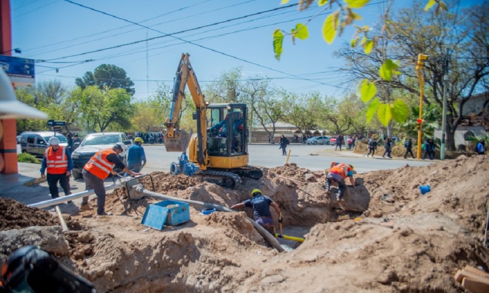 La obra de OSSE que mejorará el caudal de agua en Caucete, se encuentra en su etapa final.