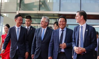 El Presidente se reunió con empresarios y el alcalde de Shanghái.