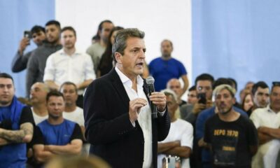 Massa cerró su campaña junto a trabajadores: “El domingo decidimos por los derechos del que trabaja o que sea un esclavo que tratan como mercadería”.