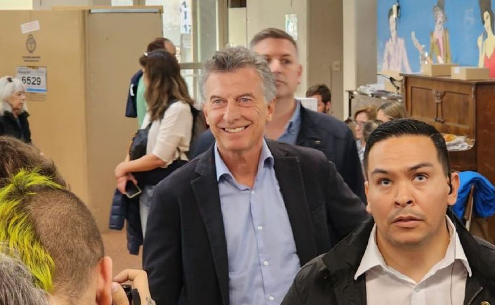 Votó Mauricio Macri y adelantó que “va a haber balotaje”.