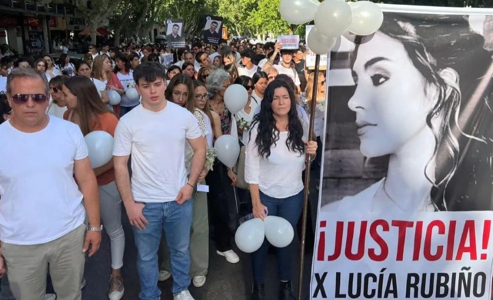 Multitudinaria marcha por Lucía Rubiño.