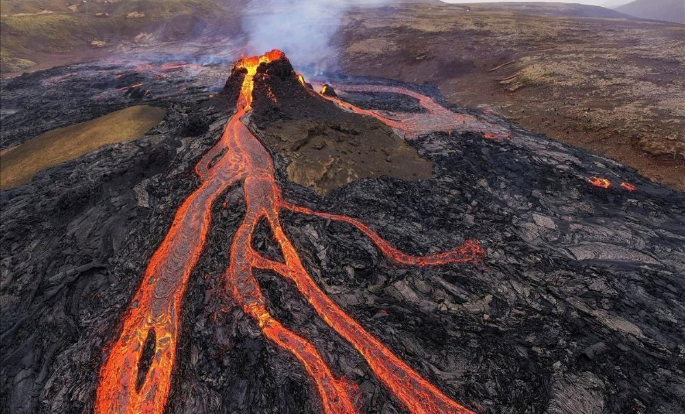 Islandia declara la situación de emergencia tras varios terremotos y advierte de una posible erupción volcánica.