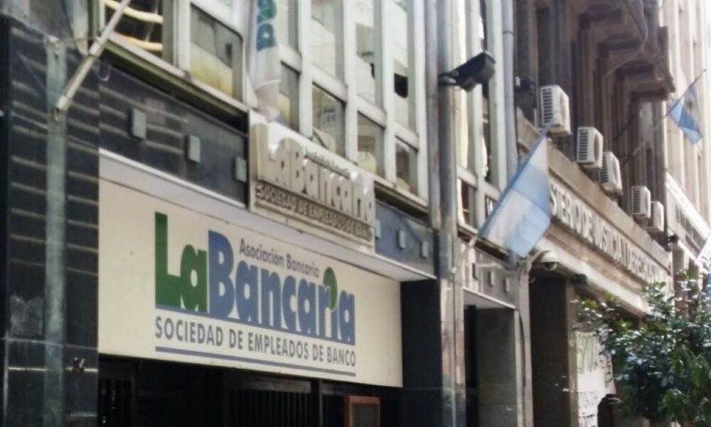 La Bancaria declaró el alerta ante medidas económicas anunciadas por Caputo.