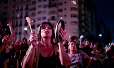 Cacerolazos en todo el país contra el megaproyecto de ley presentado al Congreso.