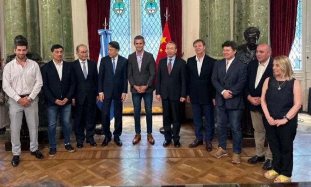 José Peluc, diputado de Milei, se reunió con representantes de China.