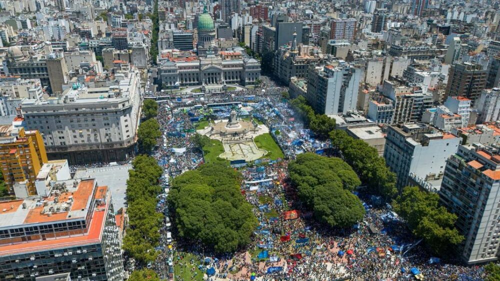 El paro de la CGT fue multitudinario: Todo el país adhirió a la medida de fuerza en rechazo a las políticas de Milei.