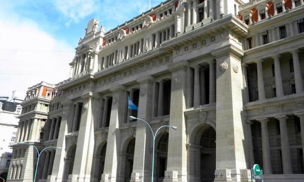 Gobierno continúa defendiendo el capítulo laboral de su DNU.