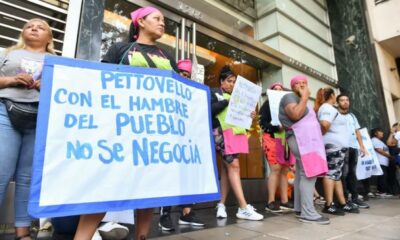 La fila contra el hambre: 20 cuadras de gente en el Ministerio de Capital Humano